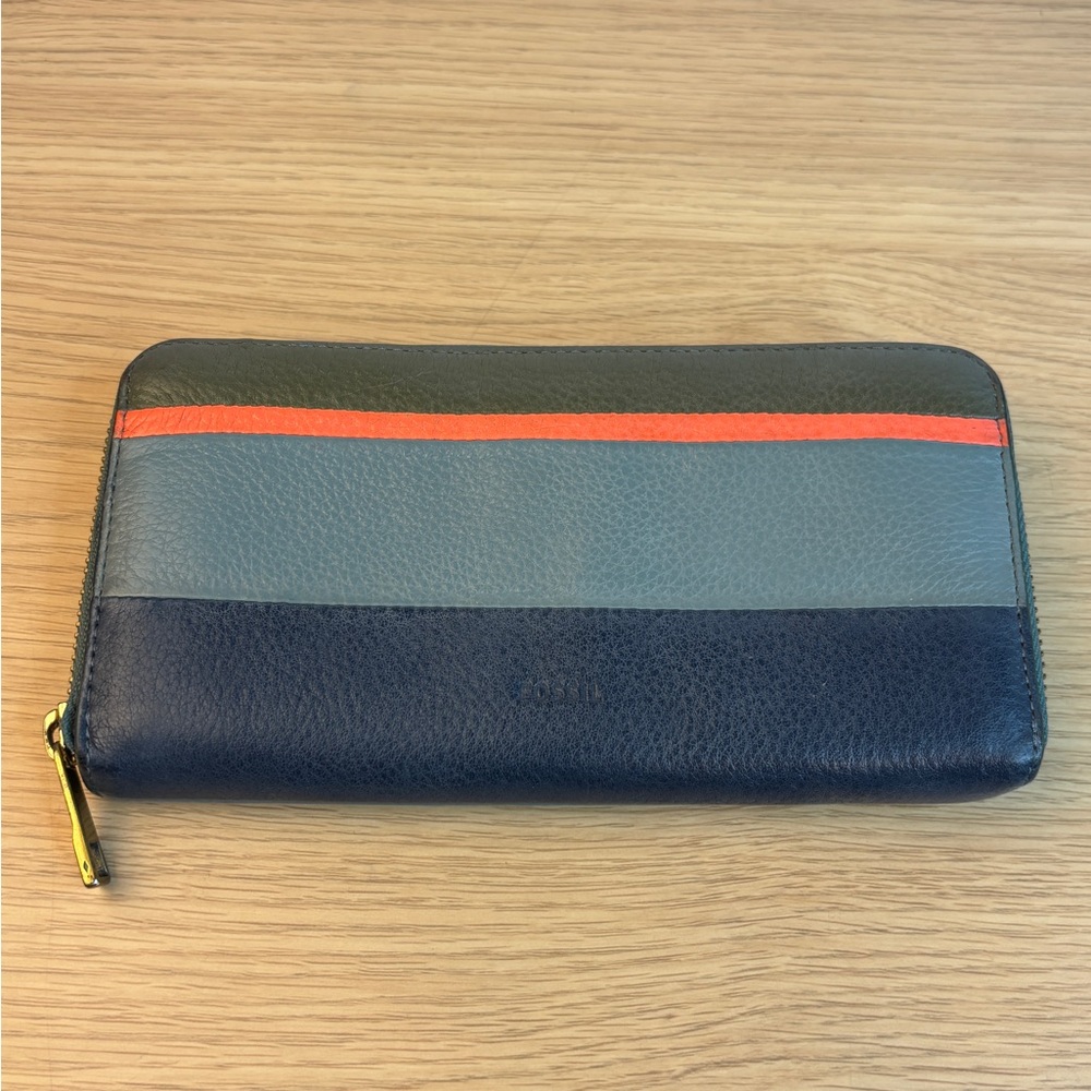 Fossil Emma Colorblock Leather Zip‎ Around Clutch Wallet.